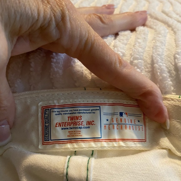 MLB Minnesota Tins White Hat w Green Logo & Stitching & Shamrock / Adjustable - Picture 9 of 14